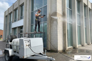 commercial pressure washing service on commercial building exterior